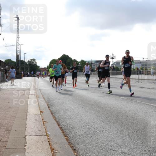 29.06.2025 - hella hamburg halbmarathon Lena Gebhardt http://msf.ph/oto/8288060 29.06.2025 09:46:08 Lombardsbrücke 11833, 7845, 5042, 18235, 1080, 1686, 1894, 2460, 2525, 3809, 3843, 3955, 4463, 4812, 5042, 5187, 5550, 6169, 6495, 6878, 7055, 7186, 7534, 7845, 7880, 7901, 7965, 8062, 8190, 8864, 8956, 9345, 10270, 10453, 10484, 10865, 10876, 11120, 11199, 11282, 11833, 12189, 12232, 12308, 12681, 13167, 13252, 13343, 13617, 13686, 13754, 14167, 14276, 14293, 15115, 15391, 15689, 16507, 16580, 16931, 17213, 17768 meine-sportfotos.de