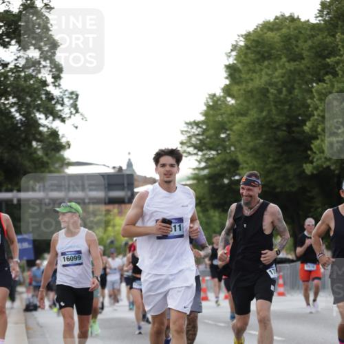 29.06.2025 - hella hamburg halbmarathon Jannik Wohlers http://msf.ph/oto/8288084 29.06.2025 10:03:44 Lombardsbrücke 1032, 1355, 2979, 3488, 4488, 5058, 5976, 6142, 6706, 6709, 7017, 8177, 8421, 8422, 8423, 9526, 9899, 10756, 11511, 11582, 12004, 12005, 12653, 13173, 13583, 15520, 15525, 15678, 16099, 17437, 17860, 17880, 18111, 18199, 18985 meine-sportfotos.de