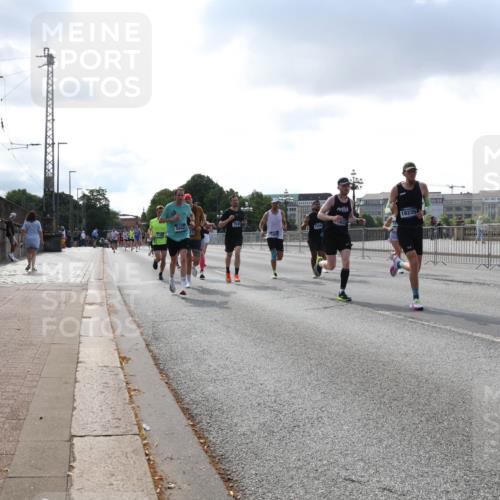 29.06.2025 - hella hamburg halbmarathon Lena Gebhardt http://msf.ph/oto/8288088 29.06.2025 09:46:08 Lombardsbrücke 18235, 4833, 1080, 1686, 1894, 2460, 2525, 3809, 3843, 3955, 4463, 4812, 5042, 5187, 5550, 6169, 6495, 6878, 7055, 7186, 7534, 7845, 7880, 7901, 7965, 8062, 8190, 8864, 8956, 9345, 10270, 10453, 10484, 10865, 10876, 11120, 11199, 11282, 11833, 12189, 12232, 12308, 12681, 13167, 13252, 13343, 13617, 13686, 13754, 14167, 14276, 14293, 15115, 15391, 15689, 16507, 16580, 16931, 17213, 17768 meine-sportfotos.de