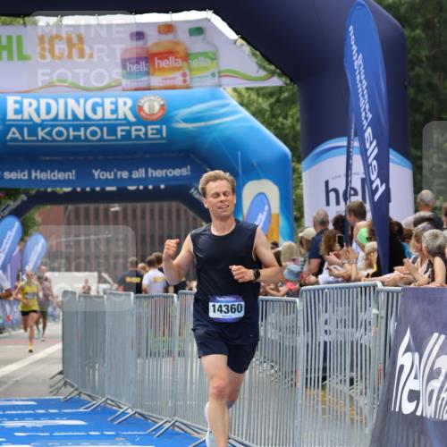 29.06.2025 - hella hamburg halbmarathon Strokosch-Dieckow http://msf.ph/oto/8288090 29.06.2025 10:20:41 Ziel 14360, 16988, 17402 meine-sportfotos.de
