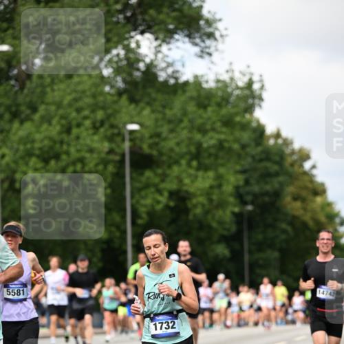29.06.2025 - hella hamburg halbmarathon Dr. Thomas Lammeyer http://msf.ph/oto/8288121 29.06.2025 10:37:12 Kennedybrücke 1078, 1199, 1373, 1647, 1732, 1879, 2059, 2384, 2838, 2959, 3221, 3391, 3422, 3560, 3653, 3660, 3708, 4030, 4096, 4446, 4555, 5110, 5156, 5581, 6861, 7135, 7750, 8170, 8175, 8595, 8839, 8993, 9034, 9289, 9471, 9768, 9780, 9812, 10002, 10770 meine-sportfotos.de