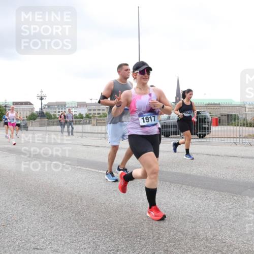 29.06.2025 - hella hamburg halbmarathon Lena Gebhardt http://msf.ph/oto/8288124 29.06.2025 10:55:33 Lombardsbrücke 8626, 1917, 5040, 1013, 1616, 1873, 1917, 2090, 2452, 3101, 3115, 3157, 3244, 3274, 3577, 4039, 4470, 4628, 4896, 5040, 5220, 5222, 5483, 5487, 5575, 6257, 6395, 6396, 6944, 7219, 7548, 7680, 7766, 7969, 8110, 8403, 8519, 8527, 8532, 8626, 8648, 9548, 9614, 9618, 9857, 9858, 9861, 9865, 9956, 10094, 10436, 10438, 10458, 10559, 10593, 10885, 11109, 11737, 11903, 11962, 11963, 12147, 12148, 12695, 12902, 13098, 13230, 14515, 14727, 15152, 15160, 16385 meine-sportfotos.de