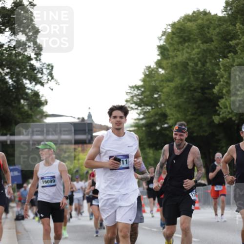 29.06.2025 - hella hamburg halbmarathon Jannik Wohlers http://msf.ph/oto/8288134 29.06.2025 10:03:44 Lombardsbrücke 1032, 1355, 2979, 3488, 4488, 5058, 5976, 6142, 6706, 6709, 7017, 8177, 8421, 8422, 8423, 9526, 9899, 10756, 11511, 11582, 12004, 12005, 12653, 13173, 13583, 15520, 15525, 15678, 16099, 17437, 17860, 17880, 18111, 18199, 18985 meine-sportfotos.de