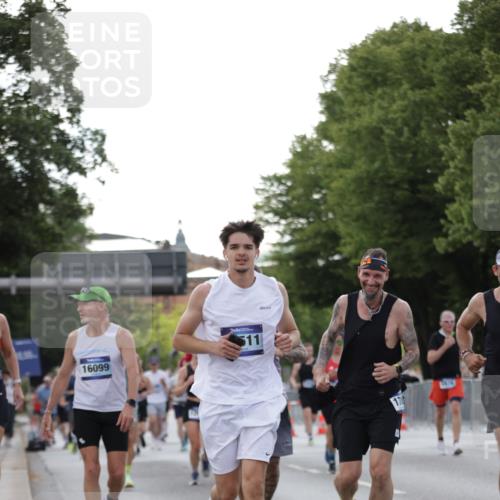 29.06.2025 - hella hamburg halbmarathon Jannik Wohlers http://msf.ph/oto/8288145 29.06.2025 10:03:44 Lombardsbrücke 1032, 1355, 2979, 3488, 4488, 5058, 5976, 6142, 6706, 6709, 7017, 8177, 8421, 8422, 8423, 9526, 9899, 10756, 11511, 11582, 12004, 12005, 12653, 13173, 13583, 15520, 15525, 15678, 16099, 17437, 17860, 17880, 18111, 18199, 18985 meine-sportfotos.de