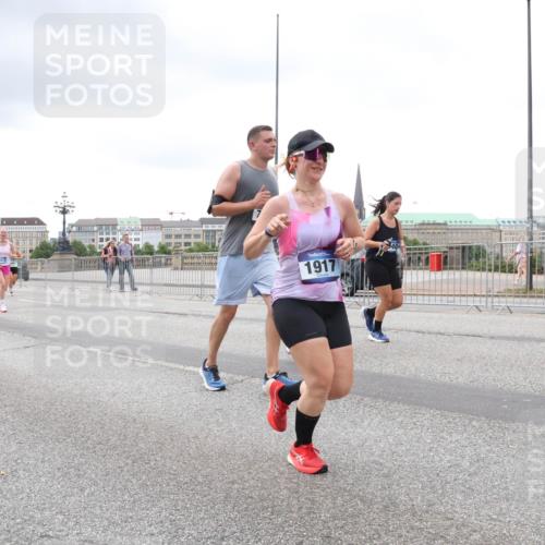 29.06.2025 - hella hamburg halbmarathon Lena Gebhardt http://msf.ph/oto/8288148 29.06.2025 10:55:33 Lombardsbrücke 8626, 1917, 35, 1013, 1616, 1873, 1917, 2090, 2452, 3101, 3115, 3157, 3244, 3274, 3577, 4039, 4470, 4628, 4896, 5040, 5220, 5222, 5483, 5487, 5575, 6257, 6395, 6396, 6944, 7219, 7548, 7680, 7766, 7969, 8110, 8403, 8519, 8527, 8532, 8626, 8648, 9548, 9614, 9618, 9857, 9858, 9861, 9865, 9956, 10094, 10436, 10438, 10458, 10559, 10593, 10885, 11109, 11737, 11903, 11962, 11963, 12147, 12148, 12695, 12902, 13098, 13230, 14515, 14727, 15152, 15160, 16385 meine-sportfotos.de