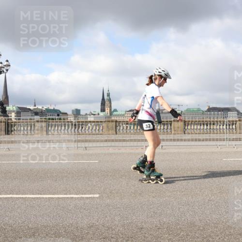29.06.2025 - hella hamburg halbmarathon Lena Gebhardt http://msf.ph/oto/8288160 29.06.2025 09:05:34 Lombardsbrücke  meine-sportfotos.de