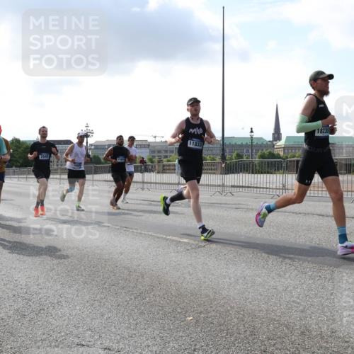 29.06.2025 - hella hamburg halbmarathon Lena Gebhardt http://msf.ph/oto/8288171 29.06.2025 09:46:09 Lombardsbrücke 5042, 7845, 11833, 18235, 1080, 1686, 1894, 2460, 2525, 3809, 3843, 3955, 4463, 4812, 5042, 5187, 5550, 6169, 6495, 6878, 7055, 7186, 7534, 7845, 7880, 7901, 7965, 8062, 8190, 8784, 8864, 8956, 9345, 10270, 10453, 10484, 10865, 11120, 11199, 11282, 11833, 12189, 12232, 12308, 12681, 13167, 13252, 13343, 13617, 13686, 13754, 14167, 14276, 14293, 15115, 15391, 15689, 16065, 16140, 16507, 16580, 16931, 17213, 17768 meine-sportfotos.de