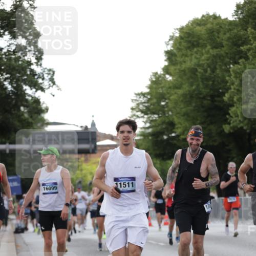 29.06.2025 - hella hamburg halbmarathon Jannik Wohlers http://msf.ph/oto/8288195 29.06.2025 10:03:44 Lombardsbrücke 1032, 1355, 2979, 3488, 4488, 5058, 5976, 6142, 6706, 6709, 7017, 8177, 8421, 8422, 8423, 9526, 9899, 10756, 11511, 11582, 12004, 12005, 12653, 13173, 13583, 15520, 15525, 15678, 16099, 17437, 17860, 17880, 18111, 18199, 18985 meine-sportfotos.de