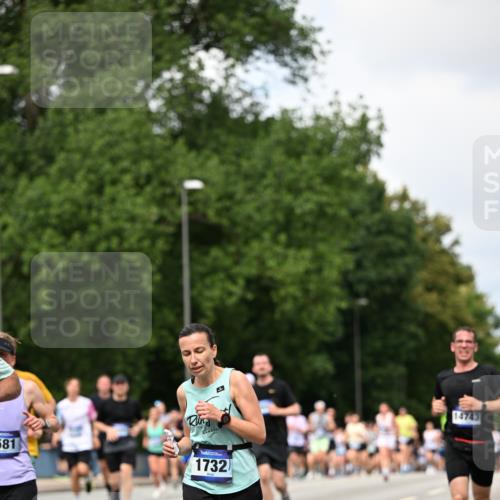 29.06.2025 - hella hamburg halbmarathon Dr. Thomas Lammeyer http://msf.ph/oto/8288218 29.06.2025 10:37:12 Kennedybrücke 1078, 1199, 1373, 1647, 1732, 1879, 2059, 2384, 2838, 2959, 3221, 3391, 3422, 3560, 3653, 3660, 3708, 4030, 4096, 4446, 4555, 5110, 5156, 5581, 6861, 7135, 7750, 8170, 8175, 8595, 8839, 8993, 9034, 9289, 9471, 9768, 9780, 9812, 10002, 10770 meine-sportfotos.de