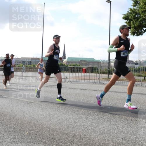 29.06.2025 - hella hamburg halbmarathon Lena Gebhardt http://msf.ph/oto/8288240 29.06.2025 09:46:09 Lombardsbrücke 7845, 16580, 15689, 18563, 11833, 18235, 1080, 1686, 1894, 2460, 2525, 3809, 3843, 3955, 4463, 4812, 5042, 5187, 5550, 6169, 6495, 6878, 7055, 7186, 7534, 7845, 7880, 7901, 7965, 8062, 8190, 8784, 8864, 8956, 9345, 10270, 10453, 10484, 10865, 11120, 11199, 11282, 11833, 12189, 12232, 12308, 12681, 13167, 13252, 13343, 13617, 13686, 13754, 14167, 14276, 14293, 15115, 15391, 15689, 16065, 16140, 16507, 16580, 16931, 17213, 17768 meine-sportfotos.de