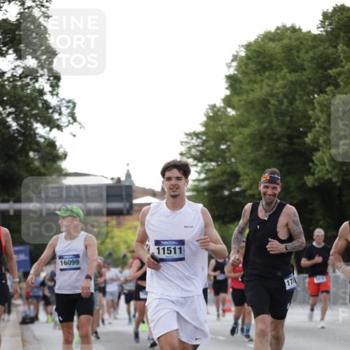 29.06.2025 - hella hamburg halbmarathon Jannik Wohlers http://msf.ph/oto/8288243 29.06.2025 10:03:44 Lombardsbrücke 1032, 1355, 2979, 3488, 4488, 5058, 5976, 6142, 6706, 6709, 7017, 8177, 8421, 8422, 8423, 9526, 9899, 10756, 11511, 11582, 12004, 12005, 12653, 13173, 13583, 15520, 15525, 15678, 16099, 17437, 17860, 17880, 18111, 18199, 18985 meine-sportfotos.de