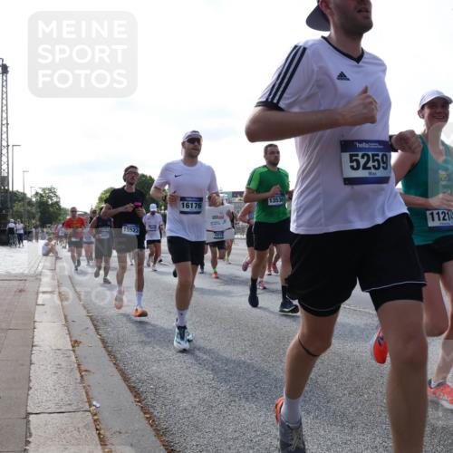29.06.2025 - hella hamburg halbmarathon Lena Gebhardt http://msf.ph/oto/8288278 29.06.2025 09:58:34 Lombardsbrücke 15523, 3097, 16176, 13536, 18715, 5259, 11214, 1034, 1179, 1190, 1285, 1410, 1727, 1815, 1946, 1951, 2029, 2034, 2070, 2417, 2518, 2636, 2656, 2711, 2840, 2883, 2907, 3041, 3097, 3819, 3859, 3952, 4120, 4152, 4167, 4814, 4903, 5077, 5084, 5093, 5259, 5378, 5721, 5894, 6164, 6272, 6294, 6433, 6592, 6657, 6759, 6877, 6897, 7082, 7369, 7409, 7716, 7724, 7856, 7896, 8068, 8154, 8311, 8322, 8393, 8508, 8590, 8639, 8721, 8825, 9012, 9057, 9562, 9656, 10084 meine-sportfotos.de