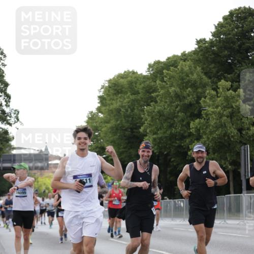 29.06.2025 - hella hamburg halbmarathon Jannik Wohlers http://msf.ph/oto/8288293 29.06.2025 10:03:45 Lombardsbrücke 1032, 2979, 3488, 4488, 5058, 5976, 6142, 6706, 6709, 7017, 8177, 8421, 8422, 8423, 9526, 10756, 11511, 11582, 12004, 12005, 12653, 13173, 13583, 15525, 15678, 16099, 17071, 17437, 17860, 17880, 18111, 18199, 18985 meine-sportfotos.de