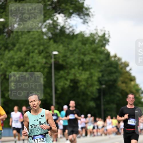 29.06.2025 - hella hamburg halbmarathon Dr. Thomas Lammeyer http://msf.ph/oto/8288310 29.06.2025 10:37:13 Kennedybrücke 1078, 1199, 1324, 1373, 1732, 1879, 2059, 2384, 2838, 2959, 3221, 3391, 3422, 3560, 3653, 3708, 3871, 4030, 4096, 4446, 4555, 5156, 5581, 6861, 7135, 7750, 8170, 8175, 8595, 8839, 8993, 9034, 9289, 9471, 9750, 9768, 9780, 9812, 10002, 10770 meine-sportfotos.de
