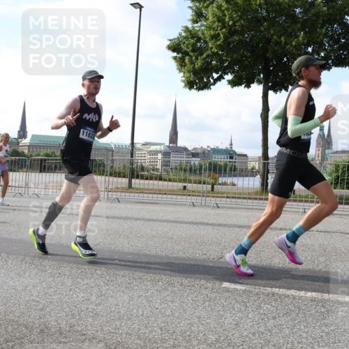 29.06.2025 - hella hamburg halbmarathon Lena Gebhardt http://msf.ph/oto/8288311 29.06.2025 09:46:10 Lombardsbrücke 11833, 1080, 1686, 1894, 2460, 2525, 3809, 3843, 3955, 4463, 4812, 5042, 5187, 5550, 6169, 6495, 6878, 7055, 7186, 7534, 7845, 7880, 7901, 7965, 8062, 8784, 8864, 8956, 9345, 10270, 10453, 10484, 10865, 11199, 11282, 11833, 12189, 12232, 12681, 13167, 13252, 13343, 13617, 13686, 13754, 14167, 14276, 14293, 15115, 15391, 15689, 16065, 16140, 16507, 16580, 16931, 17213, 17768 meine-sportfotos.de