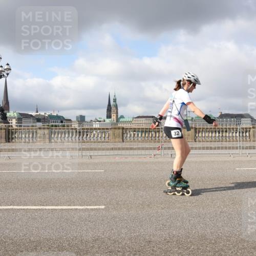 29.06.2025 - hella hamburg halbmarathon Lena Gebhardt http://msf.ph/oto/8288342 29.06.2025 09:05:34 Lombardsbrücke  meine-sportfotos.de