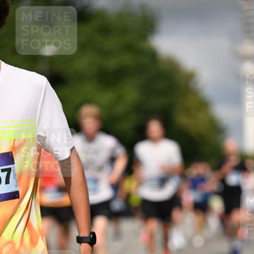 29.06.2025 - hella hamburg halbmarathon Dr. Thomas Lammeyer http://msf.ph/oto/8288356 29.06.2025 09:53:22 Kennedybrücke 1343, 1445, 1615, 1800, 1975, 2324, 2573, 2949, 3136, 3282, 3431, 3530, 4303, 4425, 5248, 5889, 6123, 6682, 7495, 7796, 8370, 8629, 8925, 9264, 9265, 9294, 9296, 9979, 10894, 10930 meine-sportfotos.de