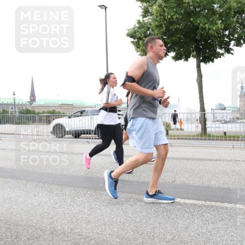 29.06.2025 - hella hamburg halbmarathon Lena Gebhardt http://msf.ph/oto/8288387 29.06.2025 10:55:34 Lombardsbrücke 1013, 1616, 1873, 1917, 2090, 2452, 3101, 3115, 3157, 3244, 3577, 4039, 4470, 4628, 4896, 5040, 5220, 5222, 5483, 5487, 5575, 6257, 6395, 6396, 6944, 7219, 7548, 7680, 7766, 7969, 8110, 8403, 8519, 8527, 8532, 8626, 8648, 9548, 9614, 9618, 9857, 9858, 9861, 9865, 9956, 10094, 10436, 10438, 10458, 10559, 10593, 10885, 11109, 11737, 11903, 11962, 11963, 12147, 12148, 12695, 12902, 13098, 13230, 14515, 14727, 15152, 15160, 16385 meine-sportfotos.de