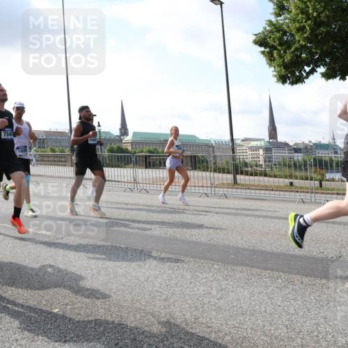29.06.2025 - hella hamburg halbmarathon Lena Gebhardt http://msf.ph/oto/8288403 29.06.2025 09:46:10 Lombardsbrücke 3, 5042, 7845, 1568, 16580, 1080, 1686, 1894, 2460, 2525, 3809, 3843, 3955, 4463, 4812, 5042, 5187, 5550, 6169, 6495, 6878, 7055, 7186, 7534, 7845, 7880, 7901, 7965, 8062, 8784, 8864, 8956, 9345, 10270, 10453, 10484, 10865, 11199, 11282, 11833, 12189, 12232, 12681, 13167, 13252, 13343, 13617, 13686, 13754, 14167, 14276, 14293, 15115, 15391, 15689, 16065, 16140, 16507, 16580, 16931, 17213, 17768 meine-sportfotos.de