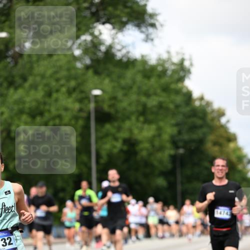 29.06.2025 - hella hamburg halbmarathon Dr. Thomas Lammeyer http://msf.ph/oto/8288440 29.06.2025 10:37:13 Kennedybrücke 1078, 1199, 1324, 1373, 1732, 1879, 2059, 2384, 2838, 2959, 3221, 3391, 3422, 3560, 3653, 3708, 3871, 4030, 4096, 4446, 4555, 5156, 5581, 6861, 7135, 7750, 8170, 8175, 8595, 8839, 8993, 9034, 9289, 9471, 9750, 9768, 9780, 9812, 10002, 10770 meine-sportfotos.de