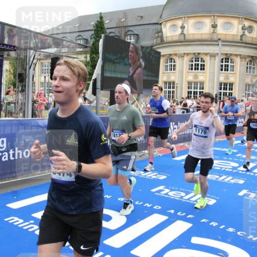 29.06.2025 - hella hamburg halbmarathon Michael Strokosch http://msf.ph/oto/8288464 29.06.2025 10:55:55 Ziel 1179, 2612, 3256, 3668, 4772, 6569, 7147, 7976, 8968, 9246, 10084, 12858, 13474, 15884, 16401, 16434, 16786, 18125, 18867, 19047 meine-sportfotos.de