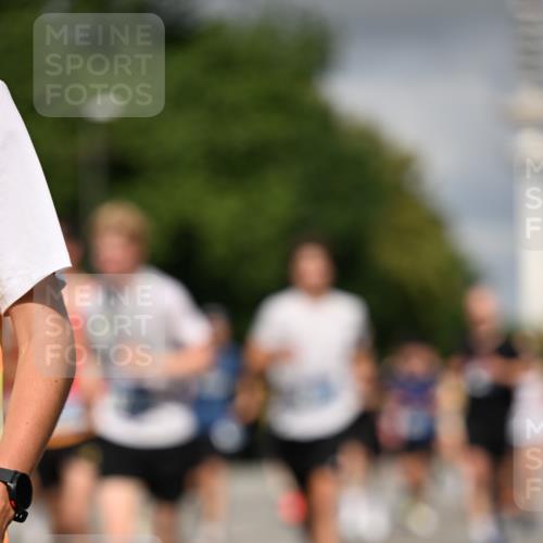 29.06.2025 - hella hamburg halbmarathon Dr. Thomas Lammeyer http://msf.ph/oto/8288516 29.06.2025 09:53:23 Kennedybrücke 1343, 1445, 1615, 1800, 1975, 2324, 2573, 2949, 3136, 3282, 3431, 3530, 4303, 4425, 5248, 5889, 6123, 6682, 7495, 7796, 8370, 8629, 8925, 9264, 9265, 9294, 9296, 9979, 10894, 10930 meine-sportfotos.de
