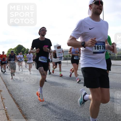 29.06.2025 - hella hamburg halbmarathon Lena Gebhardt http://msf.ph/oto/8288526 29.06.2025 09:58:35 Lombardsbrücke 3097, 18715, 18006, 15523, 15389, 16176, 1034, 1179, 1190, 1285, 1410, 1727, 1815, 1946, 1951, 2029, 2034, 2070, 2417, 2518, 2636, 2656, 2711, 2840, 2883, 2907, 3041, 3097, 3819, 3859, 3952, 4120, 4152, 4167, 4814, 4903, 5077, 5084, 5093, 5259, 5378, 5721, 5894, 6164, 6272, 6294, 6433, 6592, 6657, 6759, 6877, 6897, 7082, 7369, 7409, 7716, 7724, 7732, 7856, 7896, 8068, 8154, 8311, 8322, 8393, 8508, 8590, 8639, 8721, 8825, 9012, 9057, 9562, 9656, 9770, 10084 meine-sportfotos.de