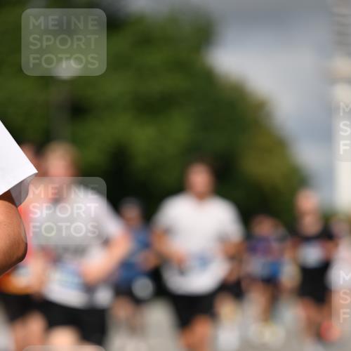 29.06.2025 - hella hamburg halbmarathon Dr. Thomas Lammeyer http://msf.ph/oto/8288571 29.06.2025 09:53:23 Kennedybrücke 1343, 1445, 1615, 1800, 1975, 2324, 2573, 2949, 3136, 3282, 3431, 3530, 4303, 4425, 5248, 5889, 6123, 6682, 7495, 7796, 8370, 8629, 8925, 9264, 9265, 9294, 9296, 9979, 10894, 10930 meine-sportfotos.de