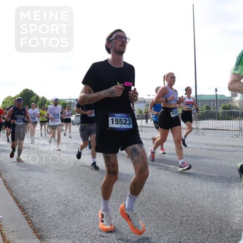 29.06.2025 - hella hamburg halbmarathon Lena Gebhardt http://msf.ph/oto/8288576 29.06.2025 09:58:36 Lombardsbrücke 18260, 3097, 18006, 15523, 15389, 5378, 536, 1034, 1190, 1285, 1410, 1727, 1815, 1946, 1951, 2029, 2034, 2070, 2417, 2518, 2636, 2656, 2711, 2840, 2883, 2907, 3041, 3097, 3334, 3819, 3859, 3952, 4120, 4152, 4167, 4903, 5077, 5084, 5093, 5259, 5378, 5721, 5894, 6164, 6272, 6294, 6433, 6592, 6657, 6759, 6877, 6897, 7082, 7369, 7409, 7716, 7732, 7856, 7896, 8068, 8154, 8311, 8322, 8393, 8508, 8590, 8639, 8721, 8825, 9012, 9057, 9562, 9656, 9727, 9770, 10084 meine-sportfotos.de