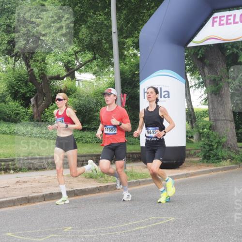 29.06.2025 - hella hamburg halbmarathon KatJ http://msf.ph/oto/8288588 29.06.2025 10:12:20 Zwischen KM18-KM19  meine-sportfotos.de