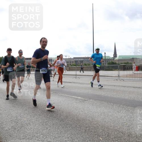 29.06.2025 - hella hamburg halbmarathon Lena Gebhardt http://msf.ph/oto/8288591 29.06.2025 10:21:04 Lombardsbrücke 17155, 17367, 12694, 4082, 5041, 1028, 1266, 1658, 2053, 2101, 2325, 2383, 2635, 2834, 2923, 2945, 2956, 2986, 3122, 3161, 3247, 3453, 3781, 3813, 4082, 4288, 4350, 4754, 4869, 5041, 5061, 5395, 5493, 5625, 5767, 6275, 6308, 6608, 6844, 7228, 7522, 7553, 7608, 8113, 8724, 8726, 8844, 8940, 9005, 9011, 9108, 9236, 9501, 9981, 10050, 10350, 10585, 10602, 11100, 11145, 11698, 11995, 12175, 12694, 12844, 13057, 13508 meine-sportfotos.de