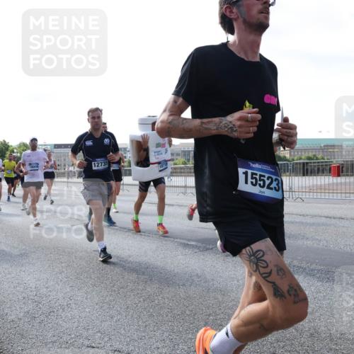 29.06.2025 - hella hamburg halbmarathon Lena Gebhardt http://msf.ph/oto/8288606 29.06.2025 09:58:36 Lombardsbrücke 3097, 18006, 12735, 3470, 18715, 15523, 1034, 1190, 1285, 1410, 1727, 1815, 1946, 1951, 2029, 2034, 2070, 2417, 2518, 2636, 2656, 2711, 2840, 2883, 2907, 3041, 3097, 3334, 3819, 3859, 3952, 4120, 4152, 4167, 4903, 5077, 5084, 5093, 5259, 5378, 5721, 5894, 6164, 6272, 6294, 6433, 6592, 6657, 6759, 6877, 6897, 7082, 7369, 7409, 7716, 7732, 7856, 7896, 8068, 8154, 8311, 8322, 8393, 8508, 8590, 8639, 8721, 8825, 9012, 9057, 9562, 9656, 9727, 9770, 10084 meine-sportfotos.de