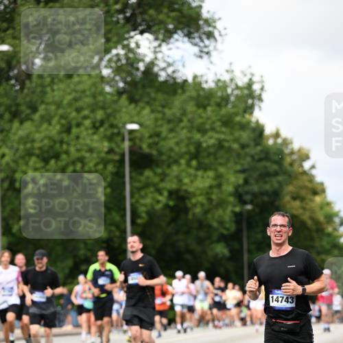 29.06.2025 - hella hamburg halbmarathon Dr. Thomas Lammeyer http://msf.ph/oto/8288647 29.06.2025 10:37:14 Kennedybrücke 1078, 1199, 1324, 1373, 1732, 1879, 2059, 2384, 2838, 2959, 3221, 3341, 3391, 3422, 3560, 3653, 3708, 3871, 4030, 4096, 4446, 4555, 5156, 5581, 5917, 6861, 7135, 7750, 8170, 8175, 8595, 8839, 8993, 9034, 9289, 9471, 9750, 9768, 9780, 9812, 10002, 10770 meine-sportfotos.de