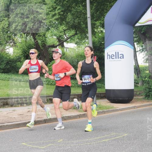29.06.2025 - hella hamburg halbmarathon KatJ http://msf.ph/oto/8288670 29.06.2025 10:12:21 Zwischen KM18-KM19  meine-sportfotos.de