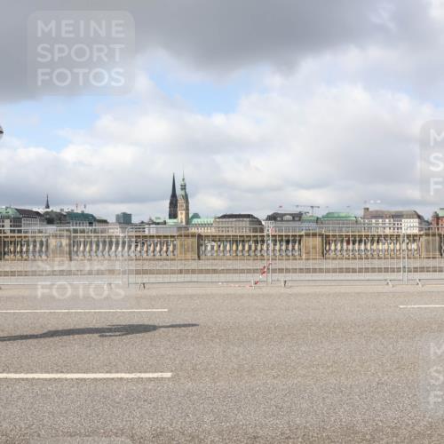 29.06.2025 - hella hamburg halbmarathon Lena Gebhardt http://msf.ph/oto/8288675 29.06.2025 09:05:47 Lombardsbrücke  meine-sportfotos.de