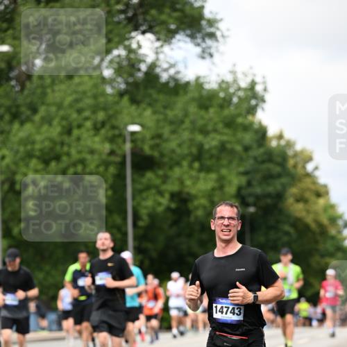 29.06.2025 - hella hamburg halbmarathon Dr. Thomas Lammeyer http://msf.ph/oto/8288708 29.06.2025 10:37:15 Kennedybrücke 1078, 1199, 1324, 1373, 1732, 1879, 2059, 2384, 2838, 3221, 3341, 3391, 3422, 3560, 3653, 3708, 3871, 4030, 4096, 4446, 4555, 5156, 5581, 5917, 6861, 7135, 7750, 8170, 8175, 8595, 8839, 8993, 9034, 9289, 9471, 9750, 9768, 9780, 10770 meine-sportfotos.de