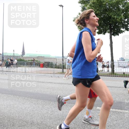 29.06.2025 - hella hamburg halbmarathon Lena Gebhardt http://msf.ph/oto/8288731 29.06.2025 10:46:39 Lombardsbrücke 1073, 1363, 1371, 1375, 1429, 1465, 1532, 1608, 1720, 1837, 1999, 2162, 2211, 2320, 2500, 2697, 2981, 3277, 3406, 3407, 3469, 3734, 3823, 4119, 4202, 4296, 4342, 4355, 4448, 4604, 5697, 5700, 5854, 5953, 6068, 6124, 6161, 6740, 7303, 7364, 7368, 7374, 7412, 7767, 7827, 7960, 7983, 8047, 8477, 8486, 8551, 8553, 8700, 9129, 9337, 9445, 9691, 10153, 10230, 11361, 11910, 12298, 12333, 12507, 12522, 13969, 14261, 15852, 16882, 16987 meine-sportfotos.de