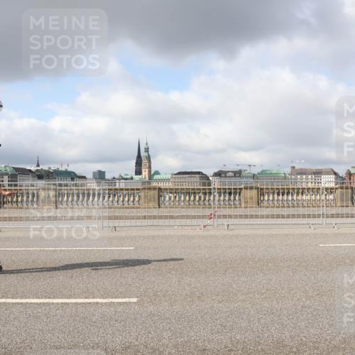 29.06.2025 - hella hamburg halbmarathon Lena Gebhardt http://msf.ph/oto/8288743 29.06.2025 09:05:47 Lombardsbrücke  meine-sportfotos.de