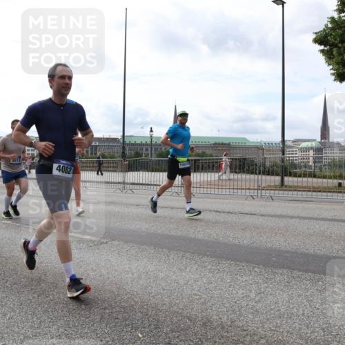 29.06.2025 - hella hamburg halbmarathon Lena Gebhardt http://msf.ph/oto/8288791 29.06.2025 10:21:05 Lombardsbrücke 17367, 3813, 4082, 15020, 1028, 1266, 1658, 2053, 2101, 2271, 2325, 2383, 2635, 2834, 2923, 2945, 2956, 2986, 3122, 3161, 3247, 3453, 3781, 3813, 4082, 4288, 4350, 4754, 4869, 5041, 5061, 5373, 5395, 5493, 5625, 5767, 6275, 6308, 6608, 6844, 7228, 7522, 7553, 7608, 8113, 8724, 8726, 8844, 8940, 9005, 9011, 9108, 9236, 9501, 9981, 10050, 10350, 10585, 10602, 11100, 11145, 11698, 11995, 12175, 12694, 12844, 13057, 13508 meine-sportfotos.de