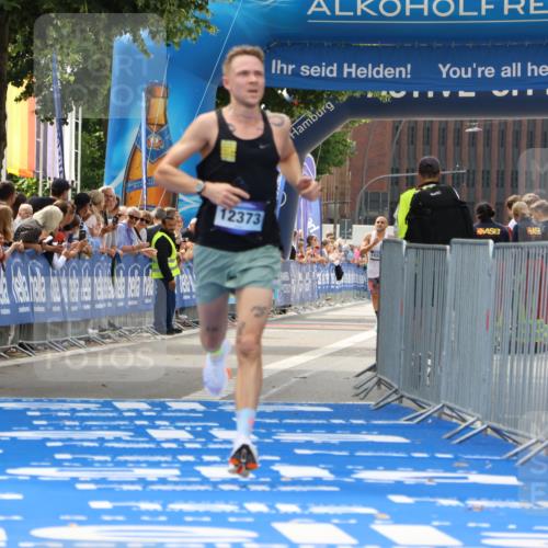 29.06.2025 - hella hamburg halbmarathon Strokosch-Dieckow http://msf.ph/oto/8288801 29.06.2025 10:20:22 Ziel 12373, 16245 meine-sportfotos.de