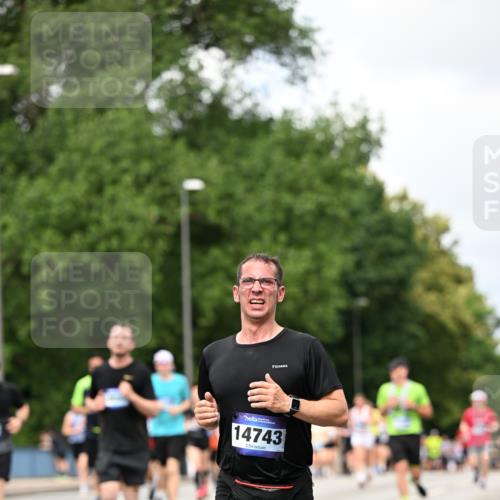 29.06.2025 - hella hamburg halbmarathon Dr. Thomas Lammeyer http://msf.ph/oto/8288811 29.06.2025 10:37:15 Kennedybrücke 1078, 1199, 1324, 1373, 1732, 1879, 2059, 2384, 2838, 3221, 3341, 3391, 3422, 3560, 3653, 3708, 3871, 4030, 4096, 4446, 4555, 5156, 5581, 5917, 6861, 7135, 7750, 8170, 8175, 8595, 8839, 8993, 9034, 9289, 9471, 9750, 9768, 9780, 10770 meine-sportfotos.de