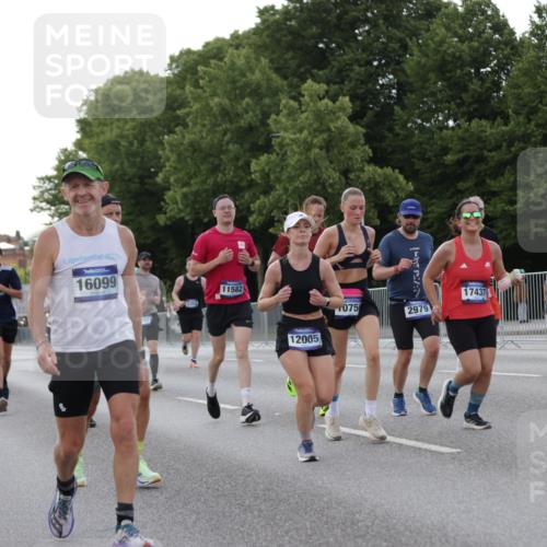 29.06.2025 - hella hamburg halbmarathon Jannik Wohlers http://msf.ph/oto/8288826 29.06.2025 10:03:50 Lombardsbrücke 2979, 3488, 4488, 4587, 5058, 5354, 5365, 5976, 6142, 6706, 6709, 7017, 8177, 8217, 8421, 8422, 8423, 9526, 10756, 11511, 11582, 12004, 12005, 12998, 13583, 14340, 14436, 14917, 15525, 15678, 16099, 17071, 17437, 17860, 17880, 18111, 18199 meine-sportfotos.de