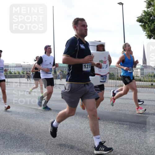 29.06.2025 - hella hamburg halbmarathon Lena Gebhardt http://msf.ph/oto/8288830 29.06.2025 09:58:37 Lombardsbrücke 097, 8006, 348, 1273, 2, 1, 3819, 18715, 1034, 1190, 1285, 1410, 1727, 1815, 1946, 1951, 2029, 2034, 2070, 2518, 2636, 2656, 2711, 2840, 2883, 2907, 3041, 3097, 3334, 3819, 3859, 3952, 4120, 4152, 4167, 4903, 5077, 5084, 5093, 5259, 5378, 5721, 5894, 6164, 6272, 6294, 6433, 6592, 6657, 6759, 6877, 6897, 7082, 7369, 7409, 7716, 7732, 7856, 7896, 8068, 8154, 8311, 8322, 8393, 8508, 8590, 8639, 8721, 8825, 9012, 9057, 9562, 9656, 9727, 9770, 10084 meine-sportfotos.de