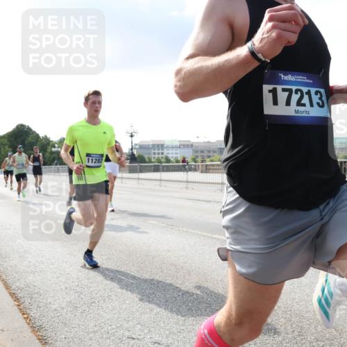 29.06.2025 - hella hamburg halbmarathon Lena Gebhardt http://msf.ph/oto/8288831 29.06.2025 09:46:11 Lombardsbrücke 11282, 17213, 3, 1080, 1686, 1894, 2460, 2525, 3809, 3843, 3955, 4463, 4812, 5042, 5187, 5550, 6169, 6495, 6878, 7055, 7186, 7534, 7845, 7880, 7901, 7965, 8062, 8784, 8864, 8956, 9345, 10270, 10453, 10484, 10865, 10929, 11199, 11282, 11833, 12189, 12232, 12681, 13167, 13252, 13343, 13617, 13686, 13754, 14167, 14276, 14293, 15115, 15391, 15689, 16065, 16140, 16507, 16580, 16931, 17213, 17768 meine-sportfotos.de
