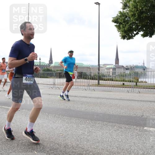 29.06.2025 - hella hamburg halbmarathon Lena Gebhardt http://msf.ph/oto/8288857 29.06.2025 10:21:05 Lombardsbrücke 15470, 4082, 1028, 1266, 1658, 2053, 2101, 2271, 2325, 2383, 2635, 2834, 2923, 2945, 2956, 2986, 3122, 3161, 3247, 3453, 3781, 3813, 4082, 4288, 4350, 4754, 4869, 5041, 5061, 5373, 5395, 5493, 5625, 5767, 6275, 6308, 6608, 6844, 7228, 7522, 7553, 7608, 8113, 8724, 8726, 8844, 8940, 9005, 9011, 9108, 9236, 9501, 9981, 10050, 10350, 10585, 10602, 11100, 11145, 11698, 11995, 12175, 12694, 12844, 13057, 13508 meine-sportfotos.de