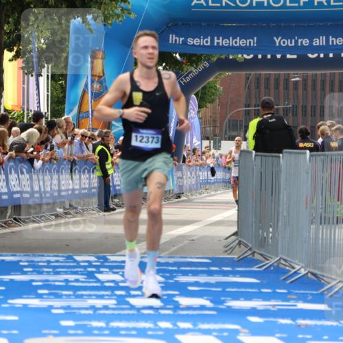 29.06.2025 - hella hamburg halbmarathon Strokosch-Dieckow http://msf.ph/oto/8288879 29.06.2025 10:20:22 Ziel 12373, 16245 meine-sportfotos.de