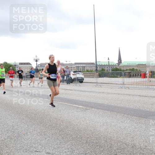 29.06.2025 - hella hamburg halbmarathon Lena Gebhardt http://msf.ph/oto/8288886 29.06.2025 10:55:35 Lombardsbrücke 7396, 8626, 1013, 1616, 1873, 1917, 2090, 2452, 3101, 3115, 3157, 3244, 3577, 4039, 4470, 4628, 4896, 5040, 5220, 5222, 5483, 5487, 5575, 6055, 6113, 6257, 6395, 6396, 6594, 6944, 7219, 7548, 7680, 7766, 7969, 8110, 8403, 8519, 8527, 8532, 8626, 8648, 9548, 9614, 9618, 9857, 9858, 9861, 9865, 9956, 10094, 10436, 10438, 10449, 10458, 10559, 10593, 10885, 11109, 11737, 11903, 11962, 11963, 12695, 12902, 13098, 13230, 14515, 14727, 15152, 15160, 16385 meine-sportfotos.de