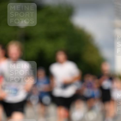 29.06.2025 - hella hamburg halbmarathon Dr. Thomas Lammeyer http://msf.ph/oto/8288900 29.06.2025 09:53:23 Kennedybrücke 1343, 1445, 1615, 1800, 1975, 2324, 2573, 2949, 3136, 3282, 3431, 3530, 4303, 4425, 5248, 5889, 6123, 6682, 7495, 7796, 8370, 8629, 8925, 9264, 9265, 9294, 9296, 9979, 10894, 10930 meine-sportfotos.de