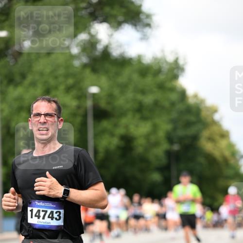 29.06.2025 - hella hamburg halbmarathon Dr. Thomas Lammeyer http://msf.ph/oto/8288933 29.06.2025 10:37:16 Kennedybrücke 1078, 1199, 1324, 1373, 1732, 1879, 2059, 2384, 2838, 3221, 3341, 3391, 3422, 3560, 3653, 3708, 3871, 4030, 4096, 4164, 4446, 4555, 5156, 5581, 5917, 6773, 6861, 7135, 7750, 8170, 8175, 8595, 8839, 8993, 9034, 9289, 9471, 9750, 9768, 9780, 10770 meine-sportfotos.de