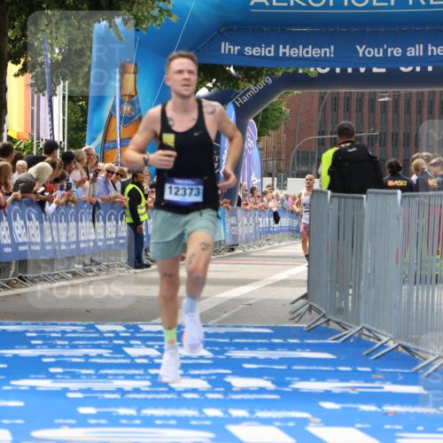 29.06.2025 - hella hamburg halbmarathon Strokosch-Dieckow http://msf.ph/oto/8288936 29.06.2025 10:20:22 Ziel 12373, 16245 meine-sportfotos.de